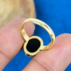 Bague en onyx noir naturel de forme ovale, pierre précieuse, faite à la main, plaqué or 18 carats sur argent sterling 925 - Product Image 4