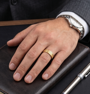 DIVYORO แหวนวงแหวนลายจุดชุบทอง 22k สำหรับผู้ชายคลาสสิก - Product Image 3