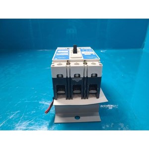 Interruptor de Circuito de 3 Polos CUTLER-HAMMER ED3225, Usado, Piezas de Equipos Semiconductores Legacy - Product Image 1