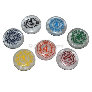 Ensemble de Cristaux de Quartz Sculptés à la Main des Sept Chakras - Collection de Pierres Feng Shui, Cadeau Souvenir - Product Image 1