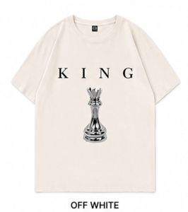 เสื้อยืดคอกลมแขนสั้นทรงปกติสำหรับผู้ชาย รุ่น King Chess Piece ผ้าเจอร์ซีย์ลำลอง 100% ผ้าฝ้าย สีเทาล้วน - Product Image 2