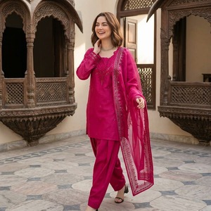 Costume Salwar traditionnel rose pour femmes, longueur cheville, avec dupatta brodée, coupe régulière, style Inde Pakistan, en coton, vêtements décontractés - Product Image 6