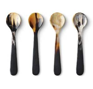 Cuchara de Servir Mini Hecha a Mano con Cuerno Natural Real de la Mejor Calidad, Diseño Único, Decorativa, Capacidad de 10 ml, Ecológica, para Fiestas y Cocina en India - Product Image 1