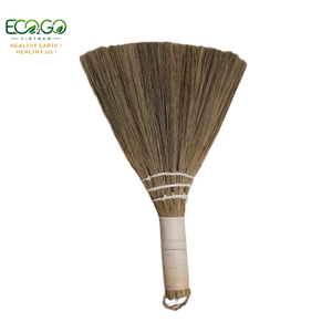 Balai à main rustique bohème de 27 cm en herbe, mini balayette décorative avec manche en rotin tressé, accent décoratif pour la maison, balai à miettes pour bureau - Product Image 3