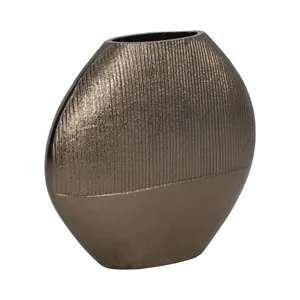 Vase de table minimaliste en bronze, fait main, récipient décoratif pour fleurs, pour la décoration intérieure - Product Image 1