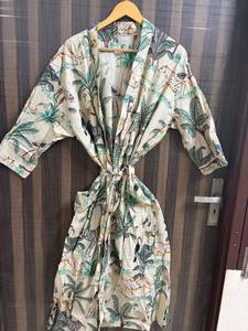 Bata Kimono de Algodón Floral de Lujo para Mujer, Ligera y Suave, Hecha a Mano con Estampado Digital, Cuello en V, Cierre con Cordón, Transpirable - Product Image 1
