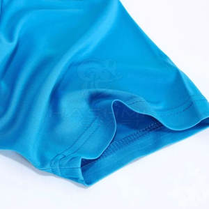 ชุดฟุตบอลที่ทำจากวัสดุซับเหงื่อ ออกแบบมาเพื่อช่วยให้นักเตะรู้สึกเย็นและแห้งขณะแข่งขันฟุตบอลอย่างหนัก - Product Image 3