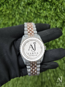 AARVA JEWELS นาฬิกาข้อมือสตรีสแตนเลสสตีลหรูหรา 38 มม. หน้าปัดทรงกลม ระบบควอตซ์ พร้อมคริสตัลแซฟไฟร์และประดับเพชร - Product Image 1