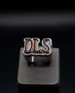 แหวนแต่งงาน/หมั้นแบบฮิปฮอป แร็ปเปอร์ ตัวอักษรแบบกำหนดเอง ประดับเพชร VVS มอยส์ซาไนต์ เงินแท้ 925 พร้อมใบรับรอง - Product Image 4