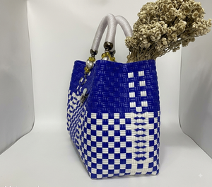 Custom Handmade Blue White Woven Plastic Tote Bag Fashion Beach <b>Handbag</b> Beaded Handle Metal Lock Tote Bag Eco Friendly Tote Bag - Product Image 4