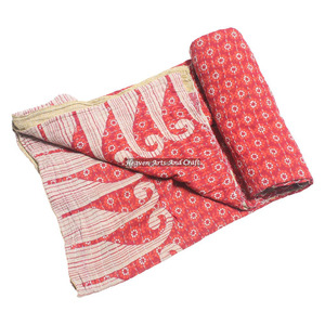 Cubrecama Navideño 100% Hecho a Mano, Colcha de Algodón Indio, Manta Vintage Kantha Reversible y Lavable para Hotel - Product Image 1