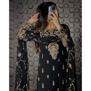 Ensemble haut et pantalon de soirée pour femmes, avec un magnifique dupatta - Product Image 1