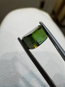 Turmalina Verde Oscuro Cromada 100% Natural de Alta Calidad, Corte Esmeralda, 3.60CT, Gema Suelta Facetada con Juego de Color para Joyería - Product Image 2