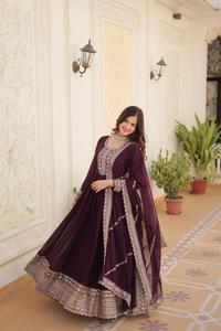 Costume Anarkali à effet de fleurs brodé de sequins riches - Style moderne pour bal de promo, mariage et Diwali - Product Image 5