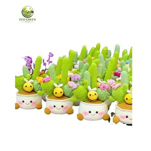 Plante de cactus au crochet artisanale, écologique et durable, en pot avec abeille et fleur, décoration intérieure pour salon, toutes saisons - Product Image 1