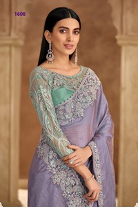 Sari indien de fabrication indienne et à prix de gros pour les occasions festives et les mariages, avec broderies lourdes et travail de cordonnet. - Product Image 3