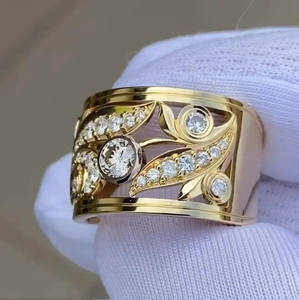 Anillo de Aniversario de Diseño Único con Biseles Anchos de Dos Tonos y Diamantes de Moissanita Redondos de Corte Brillante Estilo Vintage - Product Image 2