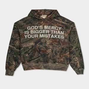 Sudadera Cristiana con Capucha Inspirada en la Fe: La Misericordia de Dios es Mayor, Bordado 'God Blessed', Algodón French Terry, Venta al por Mayor, Ropa Personalizada - Product Image 1