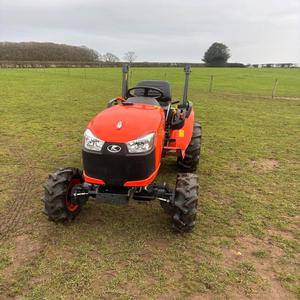 Tractor de Ruedas 4x4 B2650 Eficiente con Bomba y Motor Integrados Diseñado para Maximizar la Productividad y el Valor Agrícola - Product Image 6