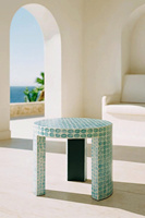 Table d'appoint ronde artisanale incrustée de nacre ; table d'appoint à finition mosaïque bleue pour salons, chambres à coucher