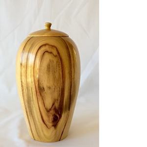 Urne funéraire en bois faite à la main, bois naturel poli, urne commémorative personnalisée, urne funéraire pour cendres d'adultes - Product Image 1