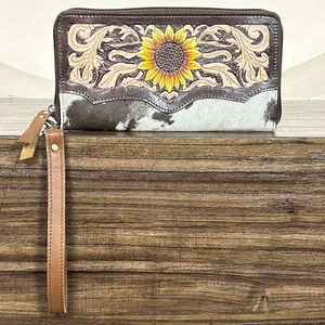 Cartera de Cuero Genuino de Vaca Hecha a Mano Personalizada con Diseño de Girasol y Correa de Muñeca, Bolso de Mano Vintage de Cuero Grabado a Mano para Mujer - Product Image 4