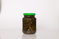 Gourmet Cornichons im Europäischen Stil in Essig mit Natürlichen Kräutern und Gewürzen