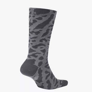 Chaussettes de sport pour hommes avec tissu respirant antibactérien, nouveau design à motifs, style baseball, logo placé sur le dessous BY HI - Product Image 3