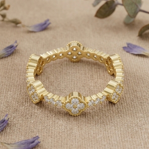 Bague d'éternité vintage en moissanite trèfle pour femme, en or 14 carats, pour mariage ou anniversaire, empilable - Product Image 2
