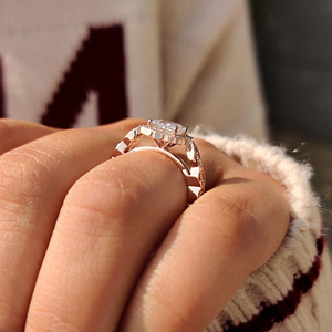 แหวนหมั้นเพชรทรงเจ้าหญิงแบบวินเทจ ดีไซน์รัศมี พรีเมียม ทองคำแท้ เพชรเลี้ยงในห้องปฏิบัติการ เครื่องประดับเจ้าสาว ขายส่งออนไลน์ - Product Image 5