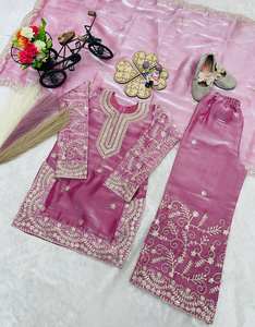 Traje Sharara de Seda Lavanda para Niñas, Bordado, con Dupatta Festoneada, Diseño Étnico, Estilo Bollywood, para Fiestas - Product Image 5