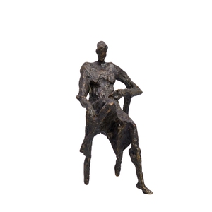 Escultura Moderna Abstracta de Círculo Metálico, Anillo Metálico Decorativo para Mesa, Estatua Martillada y Negra con Base de Mármol - Product Image 4