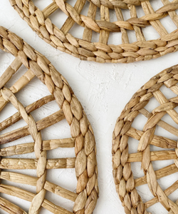 Lot de 3 sets de table bohèmes en jacinthe d'eau tressée à la main, écologiques, et décorations murales sur mesure, en provenance du Vietnam - Product Image 5