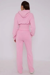 Survêtements pour femmes avec logo personnalisé, comprenant un sweat à capuche court délavé à l'acide et un pantalon de survêtement large, disponibles en marque privée OEM - Product Image 6
