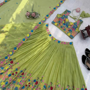 Ensemble de Robe de Mariage Designer pour Enfants, en Tissu de Soie Imprimé Floral Fantaisie, avec Grand Volume, Lehenga Choli et Dupatta, Été - Product Image 1