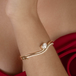 Brazalete de Oro de 10K con Diamantes Ovalados para Mujer, Joyería de Estilo Clásico - Product Image 4