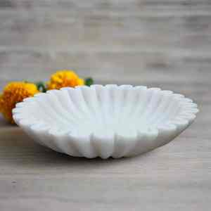 Cuenco Urli de Mármol Blanco Hecho a Mano con Diseño Floral - Product Image 1