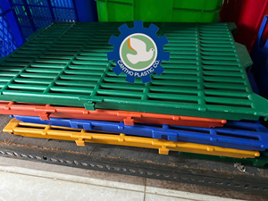 Plancher à lattes double en plastique multicolore pour fermes d'élevage - Durable et facile à installer, différentes tailles et styles - Product Image 6