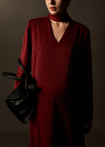 Vestidos de satén tejido de seda con cuello en V, manga regular, lisos, teñidos, transpirables, minimalistas, casuales de verano, hechos en Vietnam - Product Image 4