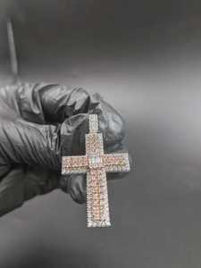 Pendentif Moissanite Bicolore en Argent Sterling 925, Bijou Religieux Croix Chrétienne, Cadeau de Baptême, Style Rappeur, Diamant Dvars - Product Image 5