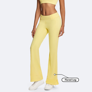 Ensemble de sport ultra doux jaune de haute qualité, avec soutien-gorge de sport à bretelles asymétriques et leggings à jambes larges, effet froncé aux fesses - Product Image 6