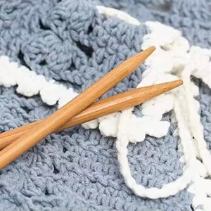 Aiguilles à tricoter en bois naturel, rondes, lisses et légères, pour projets de tricot à la main et de travaux artisanaux avec du fil. - Product Image 2