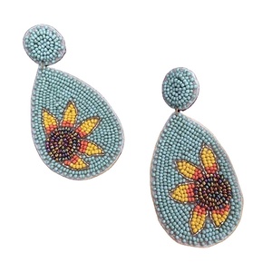 Boucles d'oreilles clous florales perlées roses, boucles d'oreilles multi-perles personnalisées, bijoux de fête festifs pour femmes au meilleur prix, boucles d'oreilles perlées - Product Image 1