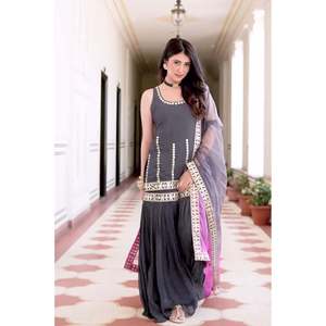 ชุดปาร์ตี้ออกแบบด้วย sharara plazzo และ dupatta XL ขนาด - Product Image 2