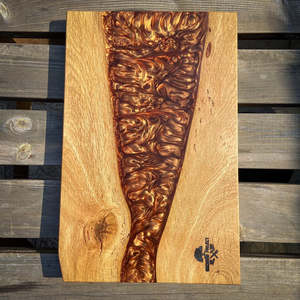 Plateau de service en bois d'acacia de qualité supérieure avec résine époxy, planche à découper rustique faite à la main pour charcuterie, fromages, pain, apéritifs et usage domestique - Product Image 2