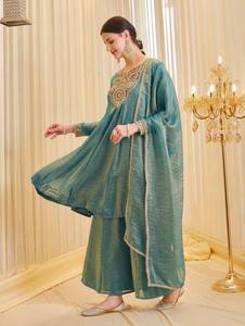 Conjunto de Salwar Kameez Anarkali Tradicional Bordado en Verde, con Falda de Varias Capas y Chal, para Fiesta de Diwali, Boda Pakistaní - Product Image 2