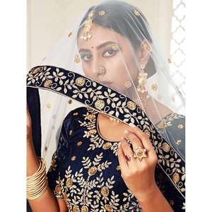 Tenue de mariée en velours brodé bleu marine envoûtante Lehenga Choli - Product Image 4