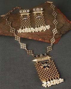 Parure de collier et boucles d'oreilles pendantes pour femme, en laiton plaqué or antique, avec perles Kundan multicolores, motif amoureux, pour mariage, style ethnique traditionnel - Product Image 2