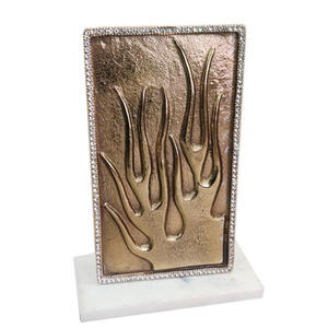 Escultura Metálica Moderna y Elegante Hecha a Mano para Decoración de Mesa, Ideal para Cumpleaños y Graduaciones - Product Image 2