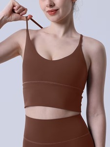 Brassière de sport athleisure pour femme, ultra douce, à bretelles géométriques, à faible impact, avec coussinets amovibles, idéale pour la danse et l'entraînement - Product Image 4